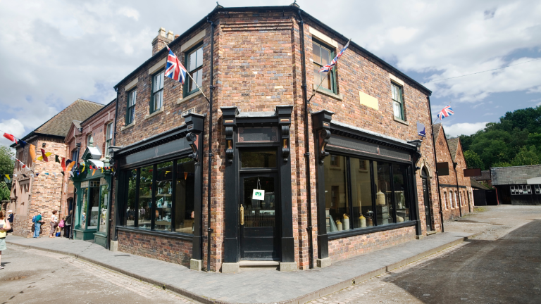 Liverpool corner shop with flat above – mixed-use property suitable for semi-commercial mortgages in Liverpool